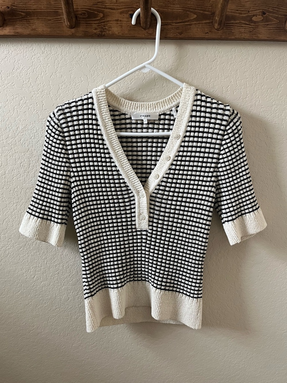 FRAME The Stripe Women’s V-Neck Short Sleeve Sweater Size L Black & Cream